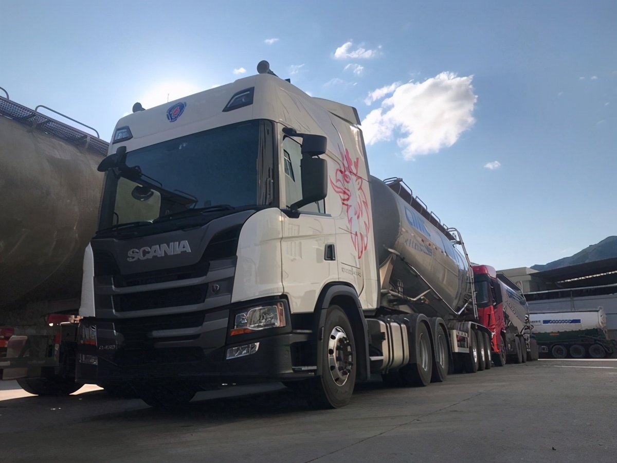 二手斯堪尼亚和国产新车，花一样的钱，你会怎么选？