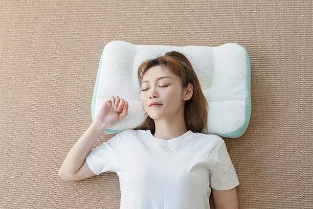 枕头用什么高度比较健康,枕头一定要选合适自己的