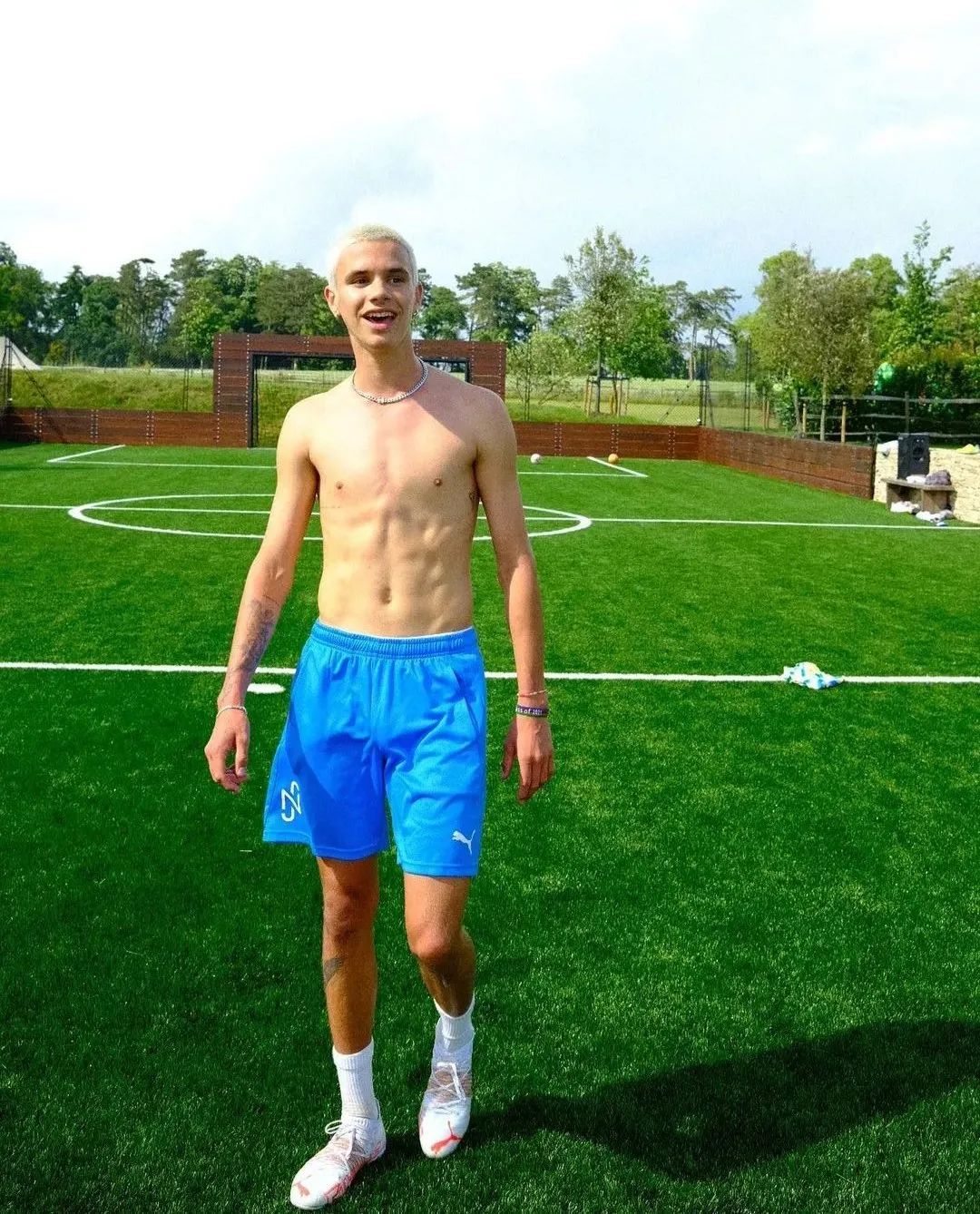 贝克汉姆和大儿子互相嫌弃,贝克汉姆小七大变样