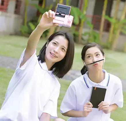 快来get新拍照方式,自拍秀告别单调的自拍