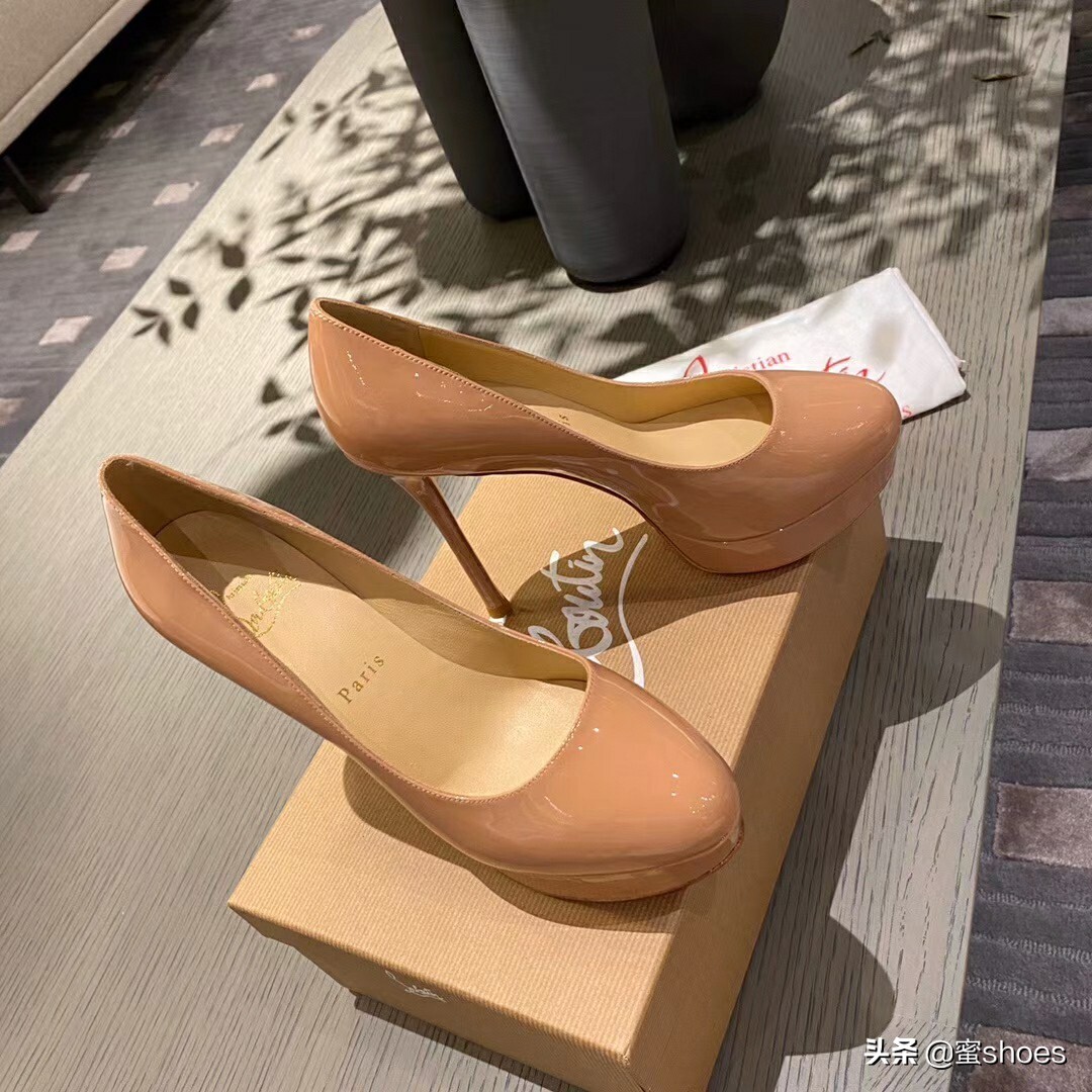 cl红底鞋最舒服的款式,cl红底鞋尺码偏大多少