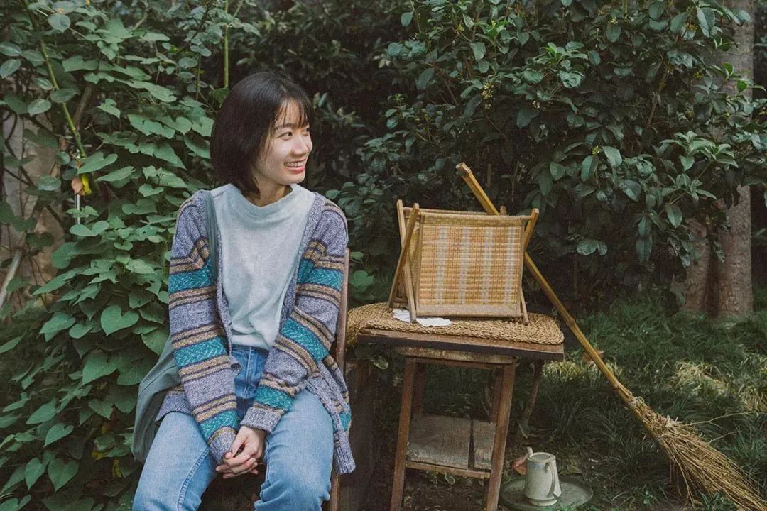 专栏「白纸黑字」｜王占黑：送你一对大脚丫