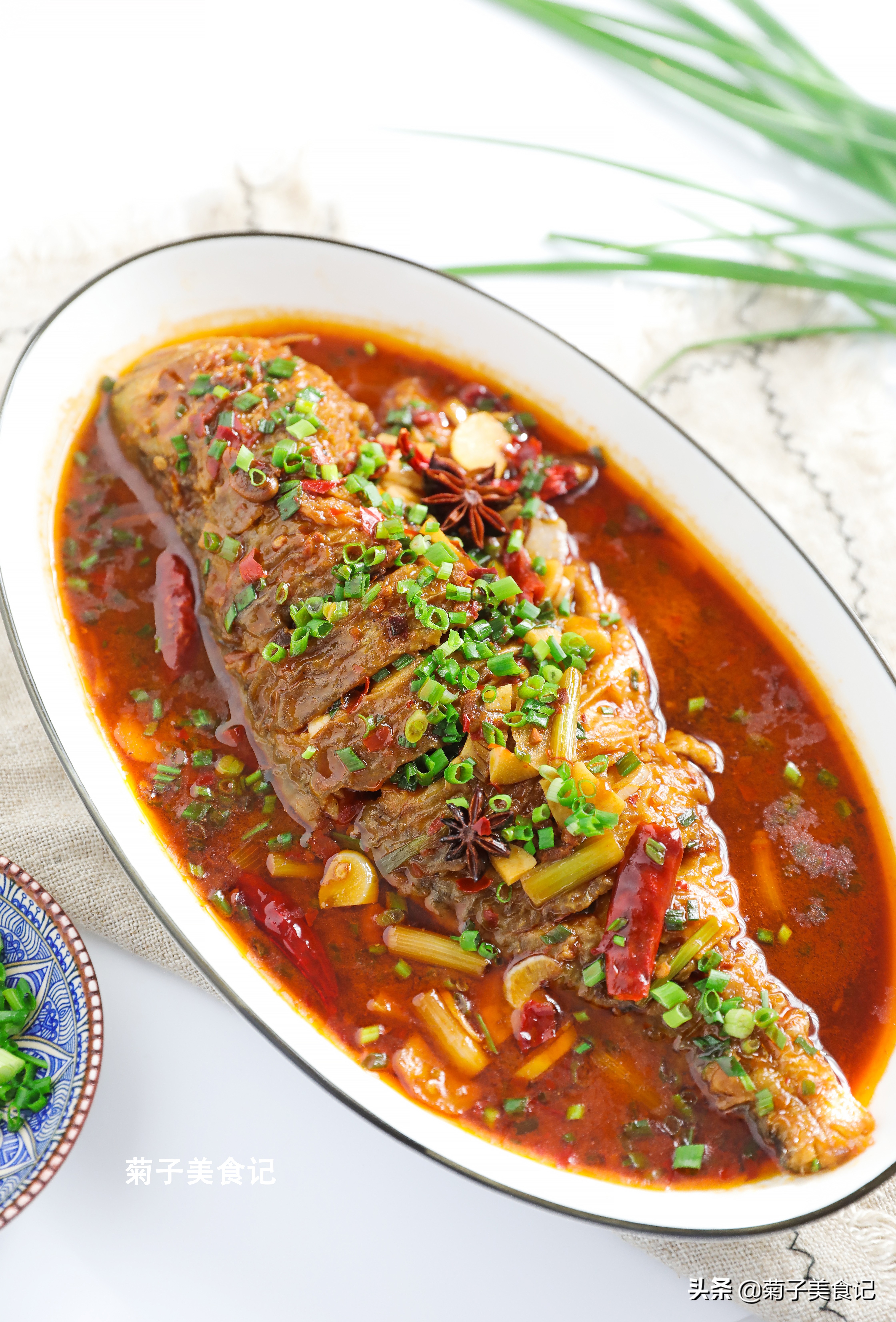 怎么样红烧鱼比较不腥又好吃,红烧鱼如何做到入味不破皮