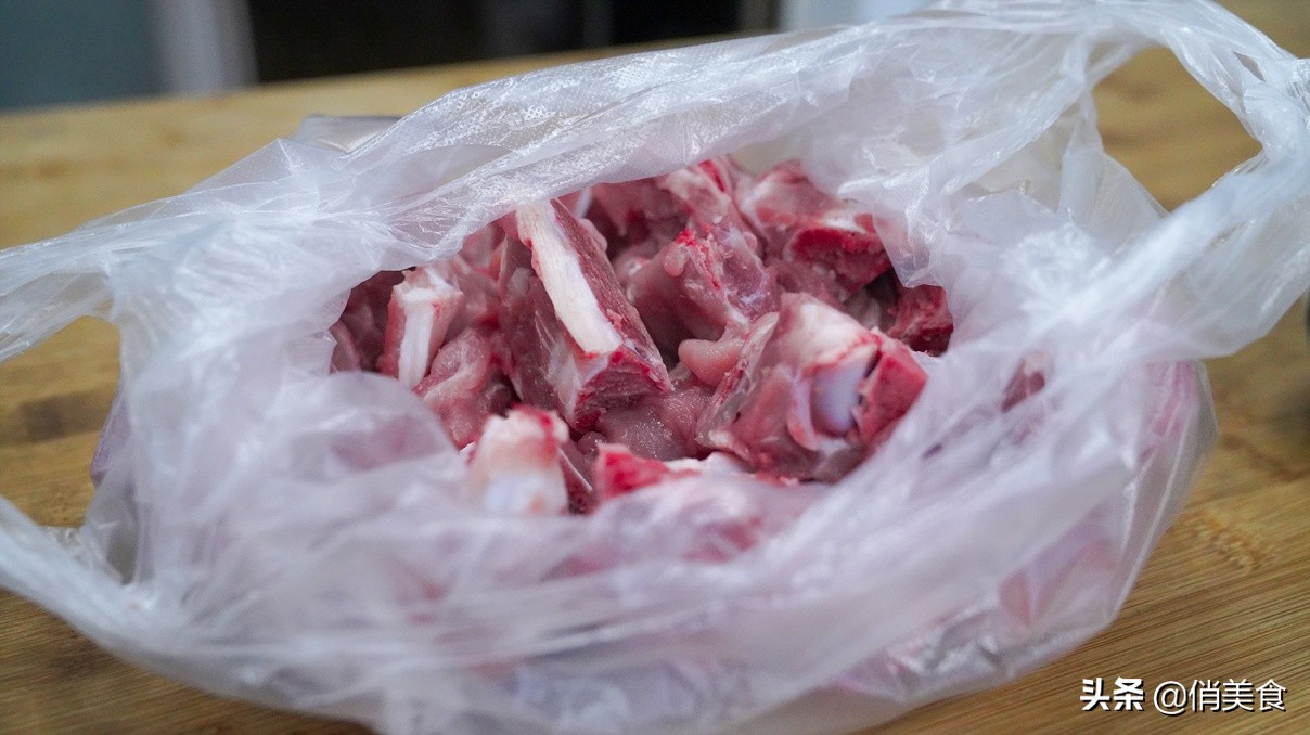 炖排骨汤千万别加水,炖排骨时切记不要先焯水