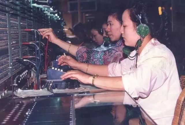 那些年的电话趣事：公用电话的吼声，大哥大的豪气……