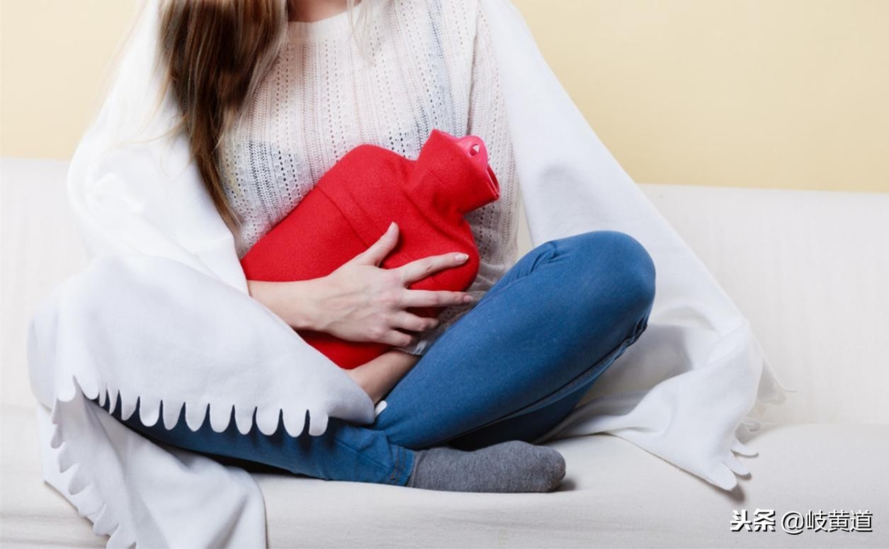 女性月经量少尽量少吃这几种食物,女性月经量少原因有哪些