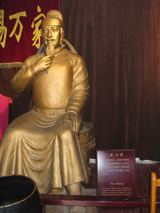 杨贵妃的亲姐姐，做着女人天生就喜欢的副业，一次收费几十万钱