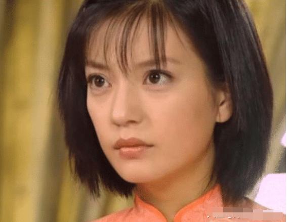 情深深：同样是陆家女儿，为何读大学的如萍，比不上唱歌的依萍？