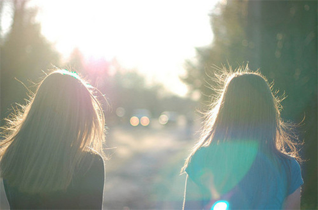 一见到女生就会脸红怎么回事,一出门脸就泛红怎么回事