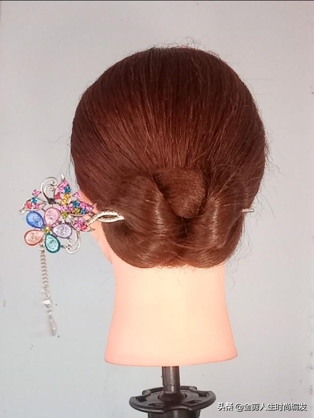 用发簪一秒扎头发,一秒用发簪挽头发