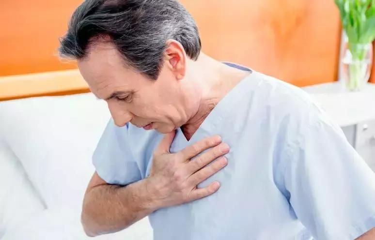 老是烧心胸部疼,喉咙有异物感烧心胸痛咋回事