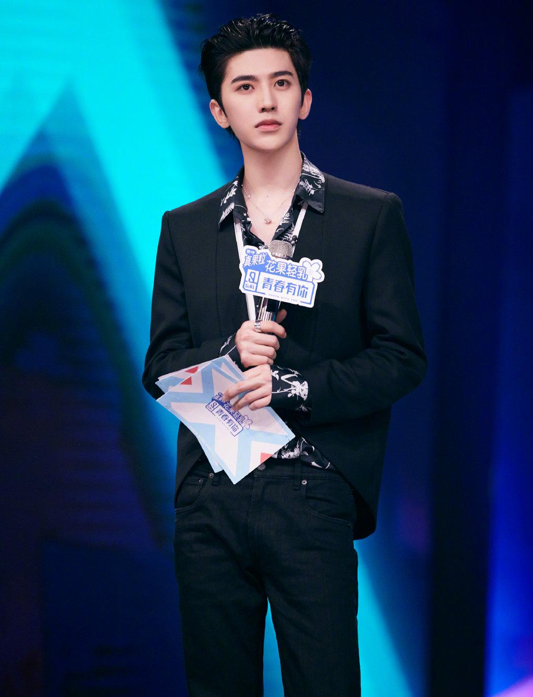 王俊凯穿西装好看,王俊凯时尚西装