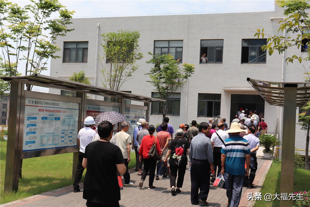 钢铁年代战友重逢,钢铁情怀