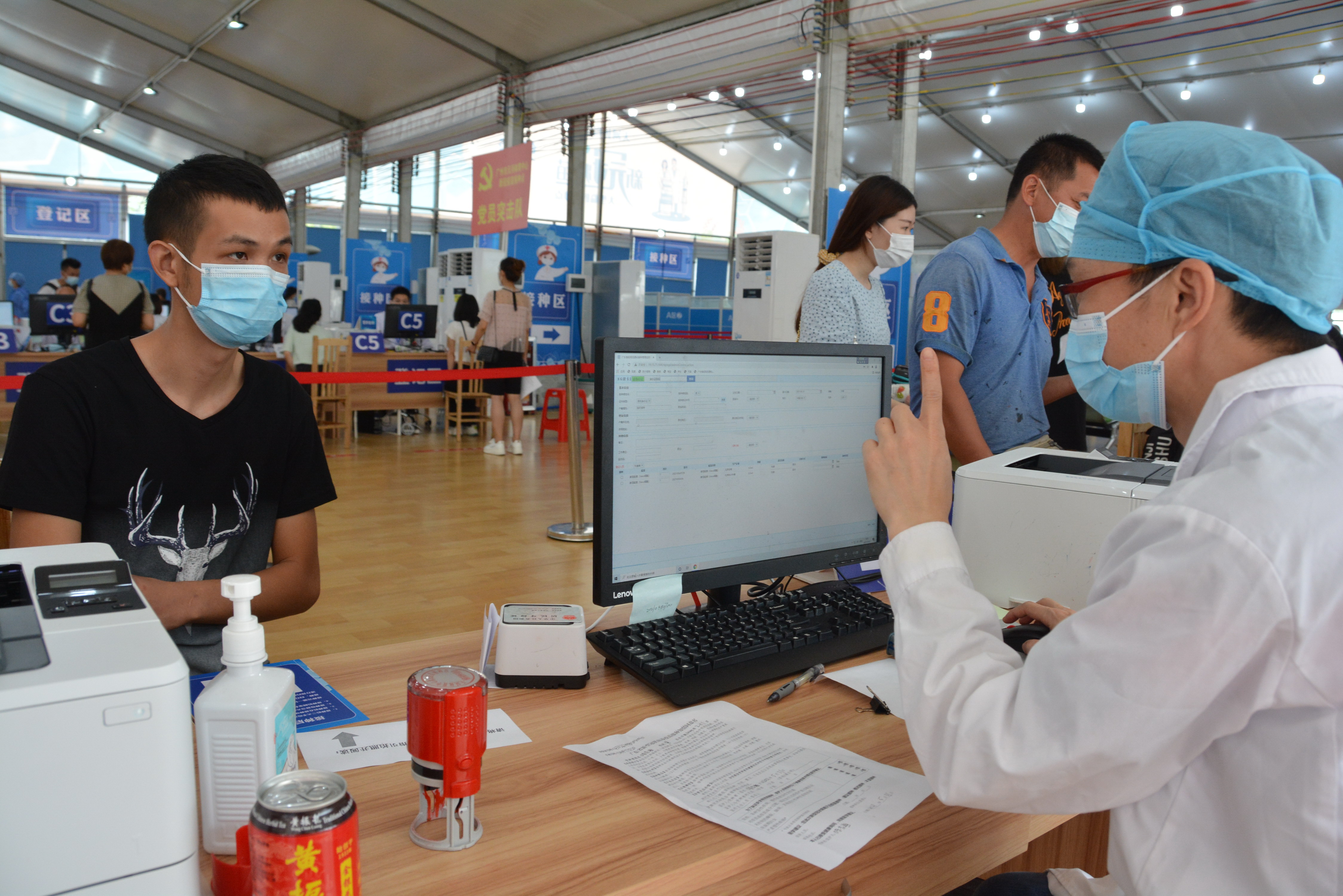 *警武**广东省总队医院圆满完成广州体育中心阶段性疫苗接种任务