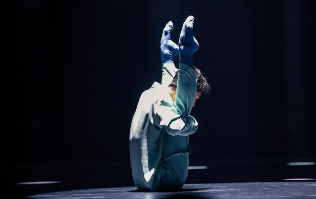 在《舞蹈风暴》里,做虔诚的舞者,还是为胜负赌上决心的竞技者?