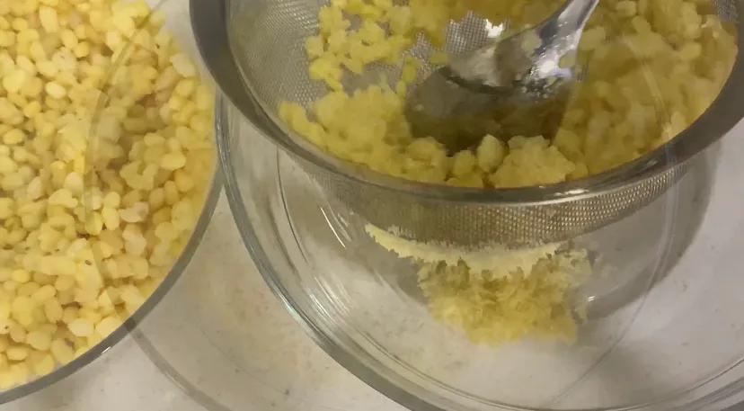 夏日解暑的绿豆凉糕非常香甜软糯,绿豆糕怎么做细腻不开裂