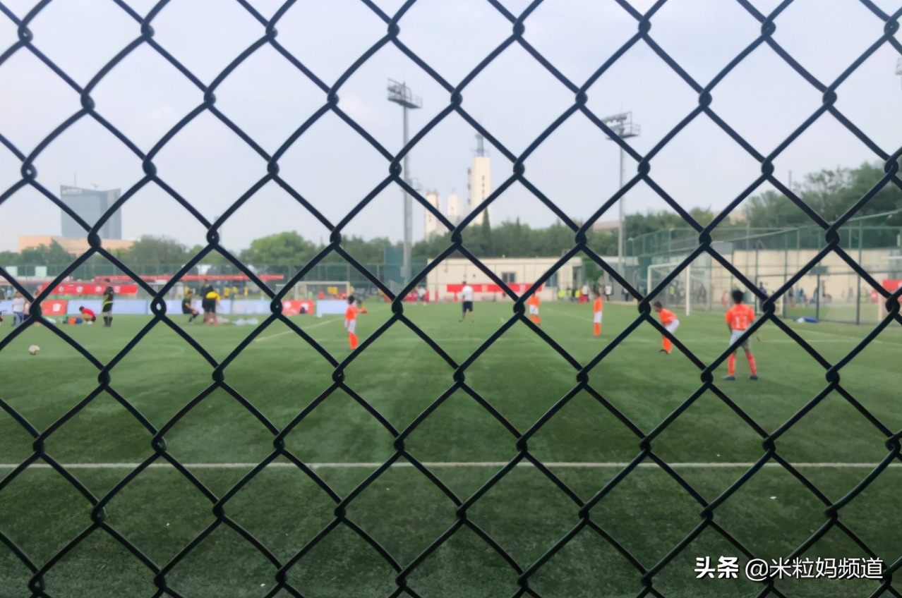 孩子上一年级妈妈们要辞职了吗,孩子上小学了妈妈有必要辞职吗