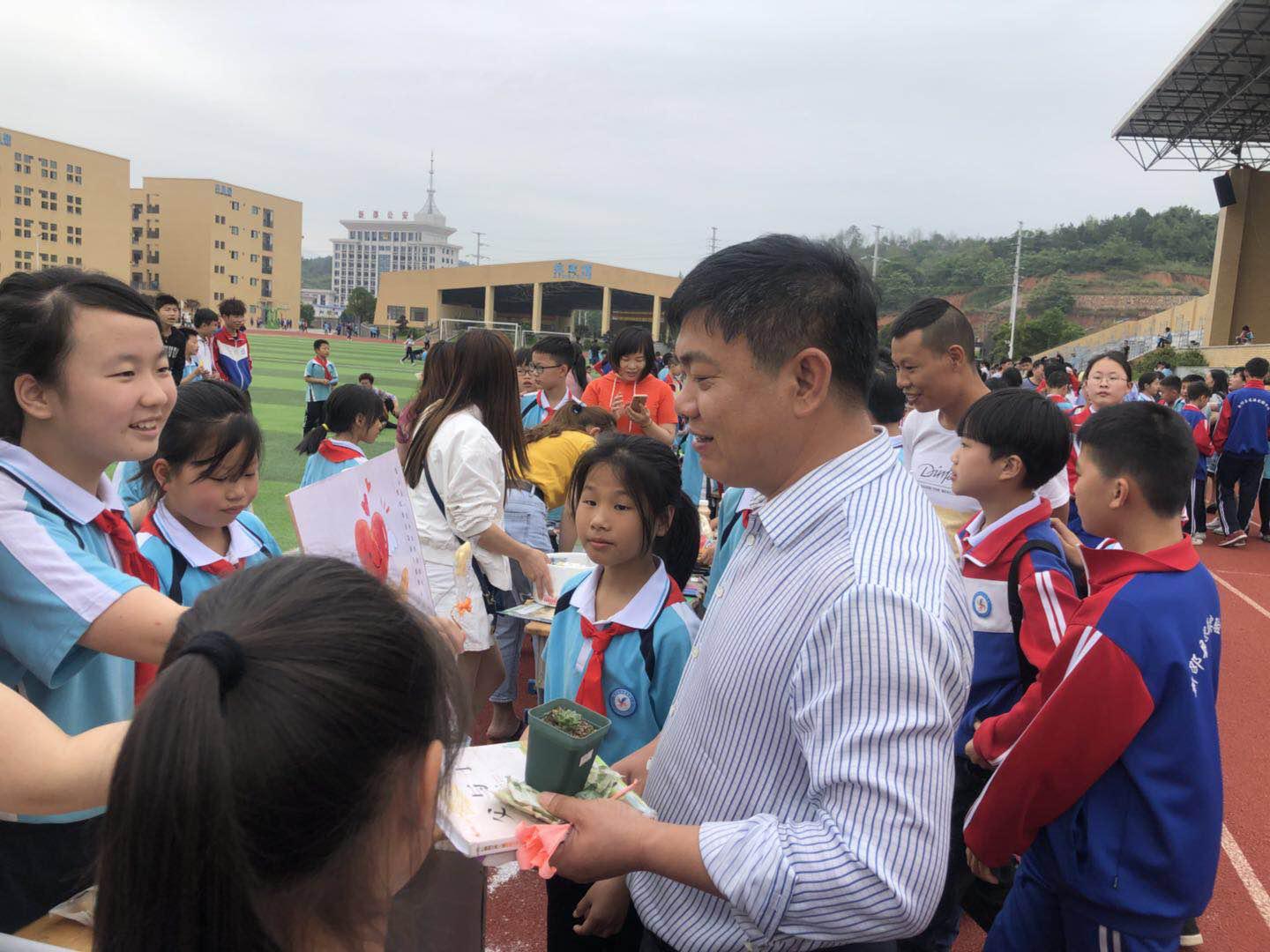 勇立潮头竞风流——记湖南省新邵县思源实验学校陈竞赛