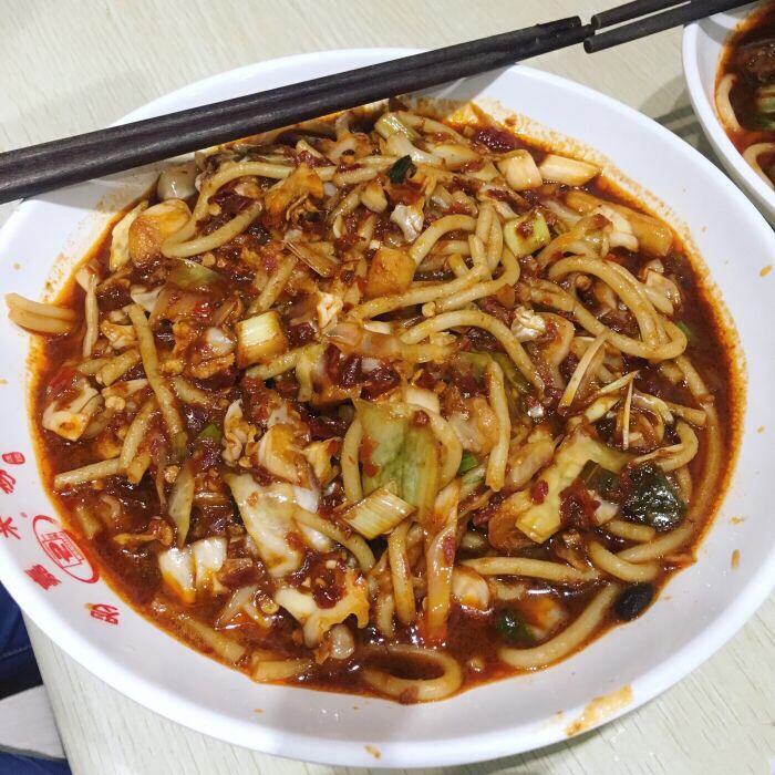 新疆爆辣炒米粉私藏美食大分享,吃爆辣新疆炒米粉合集