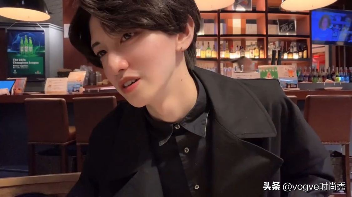 女网红花一千在日本租了个男朋友，换成蔡徐坤同款发型后：打扰了
