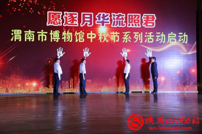 外国友人参观博物馆,渭南外国友人