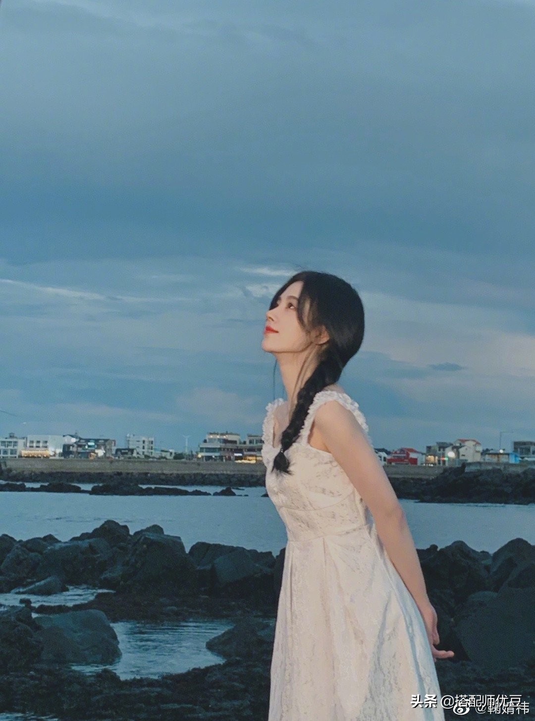 女生夏季穿吊带，内衣露出来太尴尬了吧！别怕，我有办法！