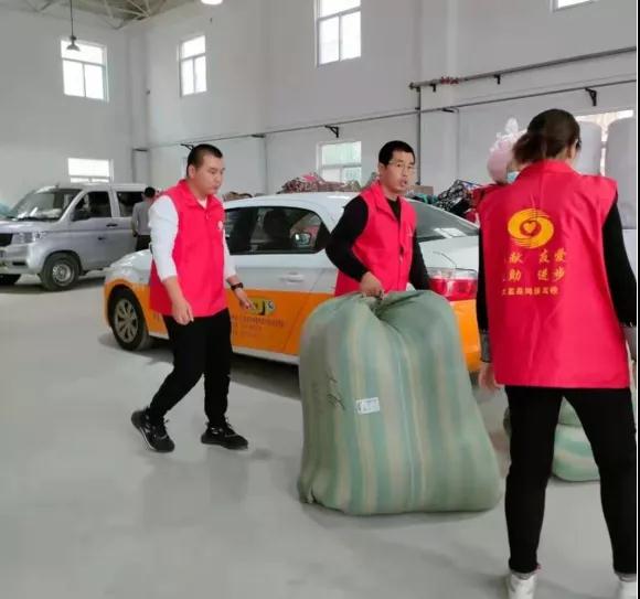 洪水无情人间有爱一起为家乡加油,洪水无情人间有爱河南加油