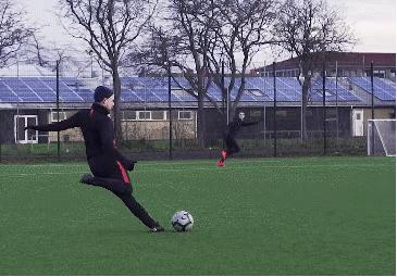 足球长传球怎么又快又稳,足球长传球的技术要点