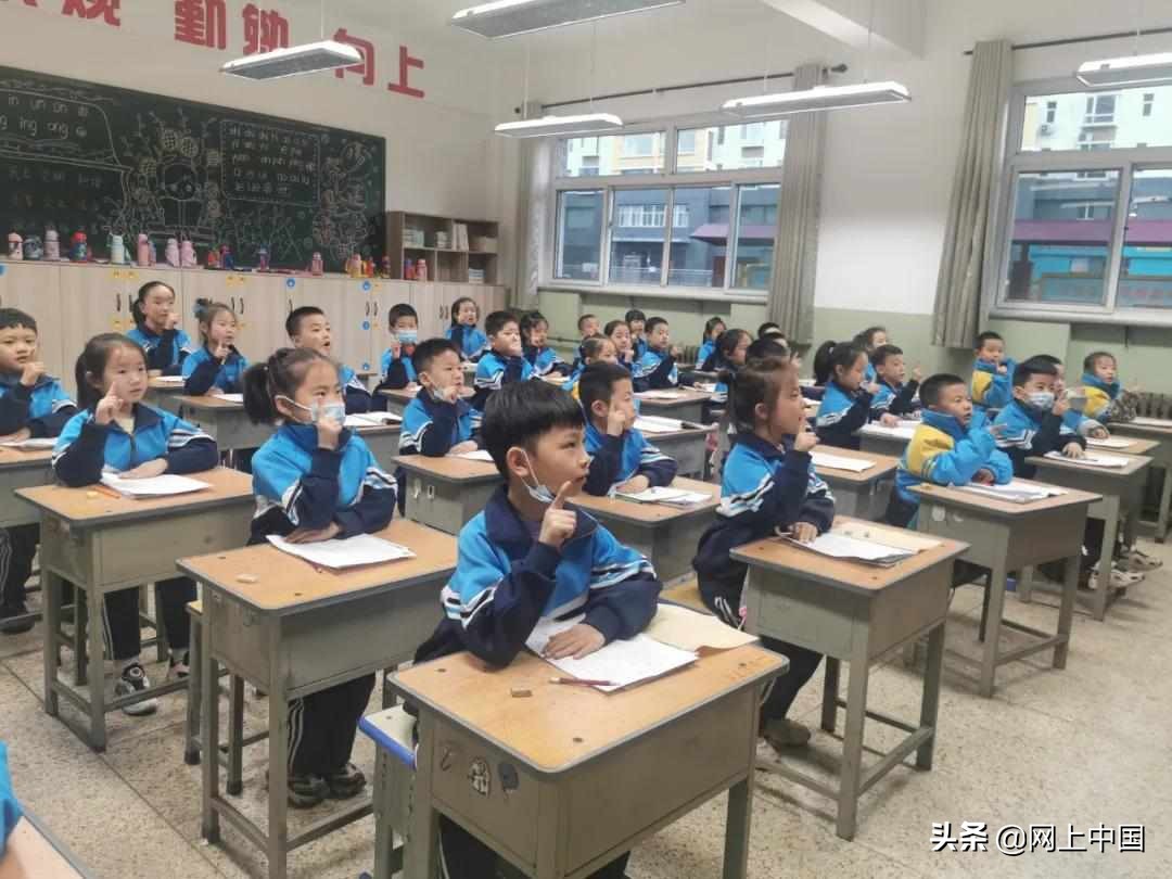 灵石县第二小学：“双减”落实有成效学生家长乐呵呵