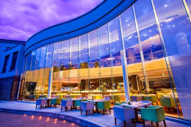 ¥599/套起!栖息30只孔雀!竹海环绕避世酒店竟全部用竹子造