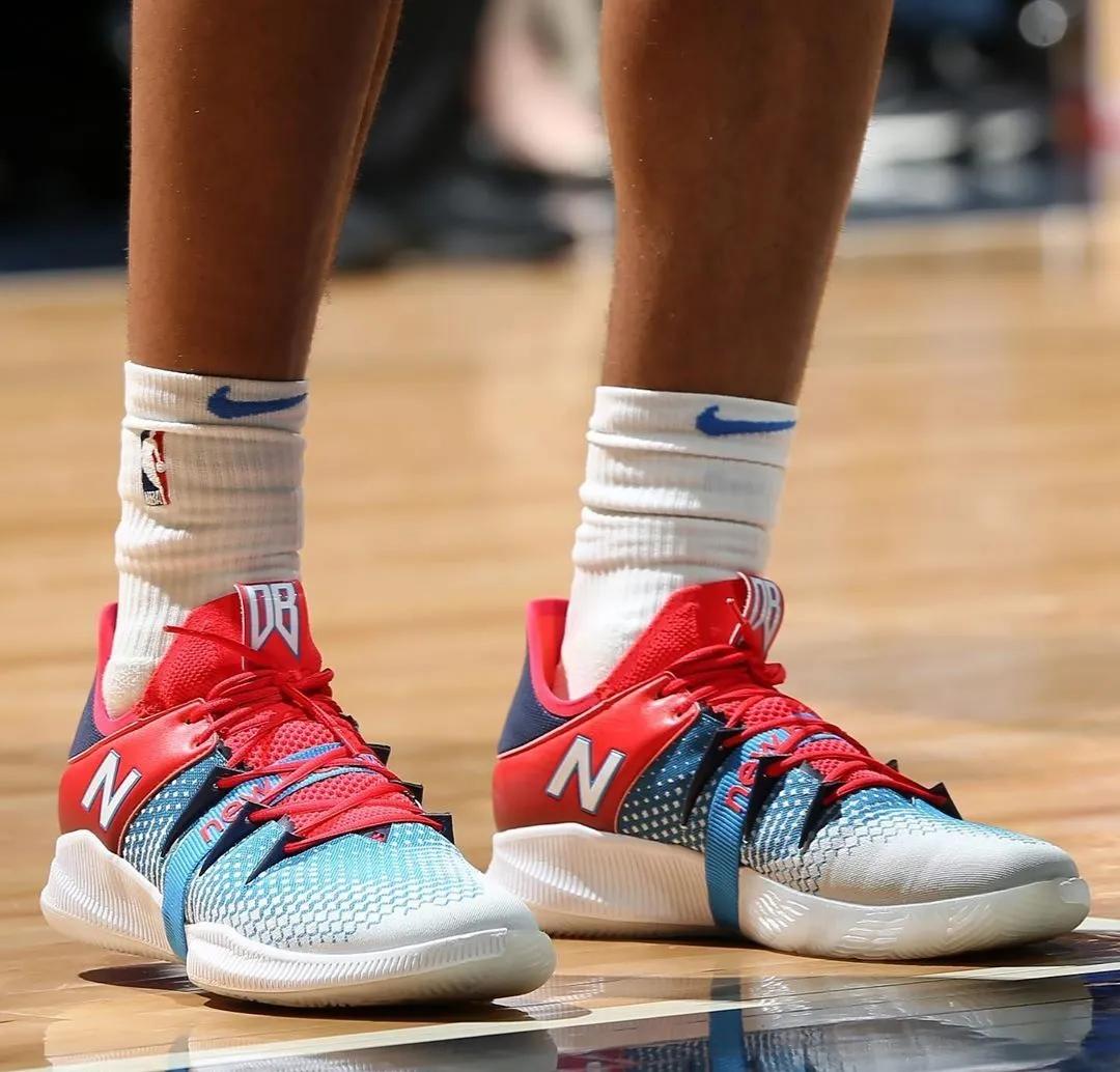 施罗德篮网上脚球鞋,施罗德上脚欧文球鞋