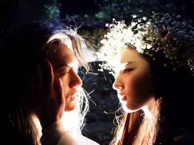 神雕侠侣最早版杨过和郭芙在一起,各版神雕侠侣杨过弹指神通救郭芙