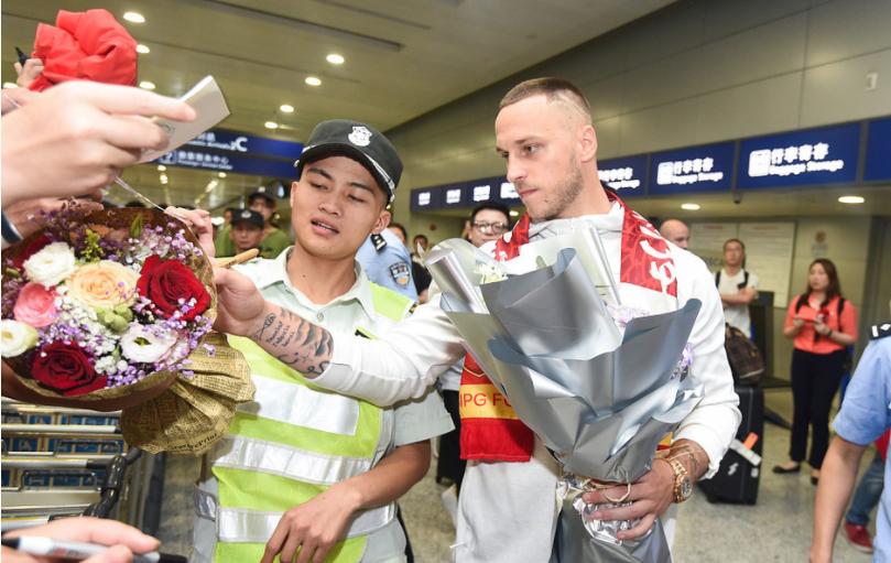 致敬武磊！阿瑙托维奇上港号码成迷，接过7号球衣将成定局？