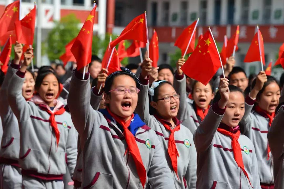 绿茵草地挥斥方遒阳光体育梦圆今朝