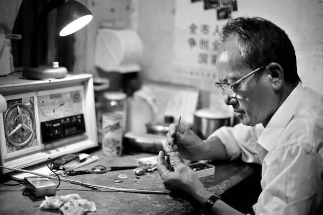 曝光手表维修内幕,手表维修内幕揭秘