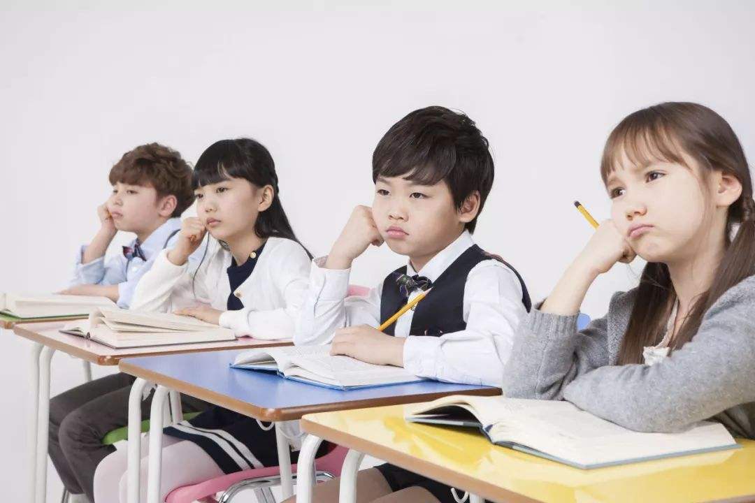 成绩好的孩子是怎么培养出来的,孩子学习自学好还是老师教的好