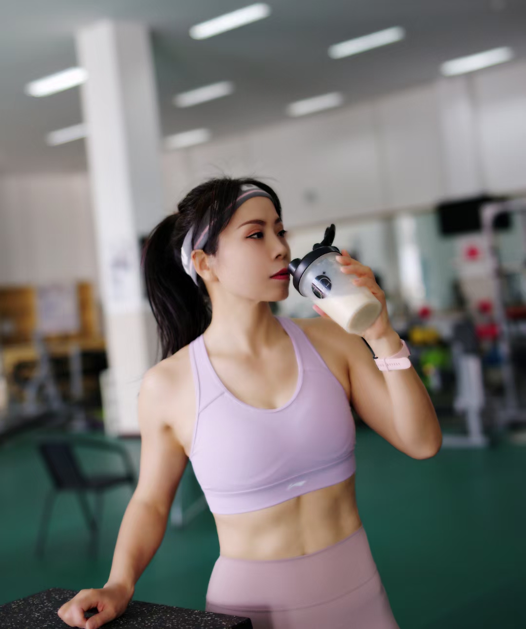 十岁女孩练出马甲线和腹肌,如何练出腹肌马甲线一天就成