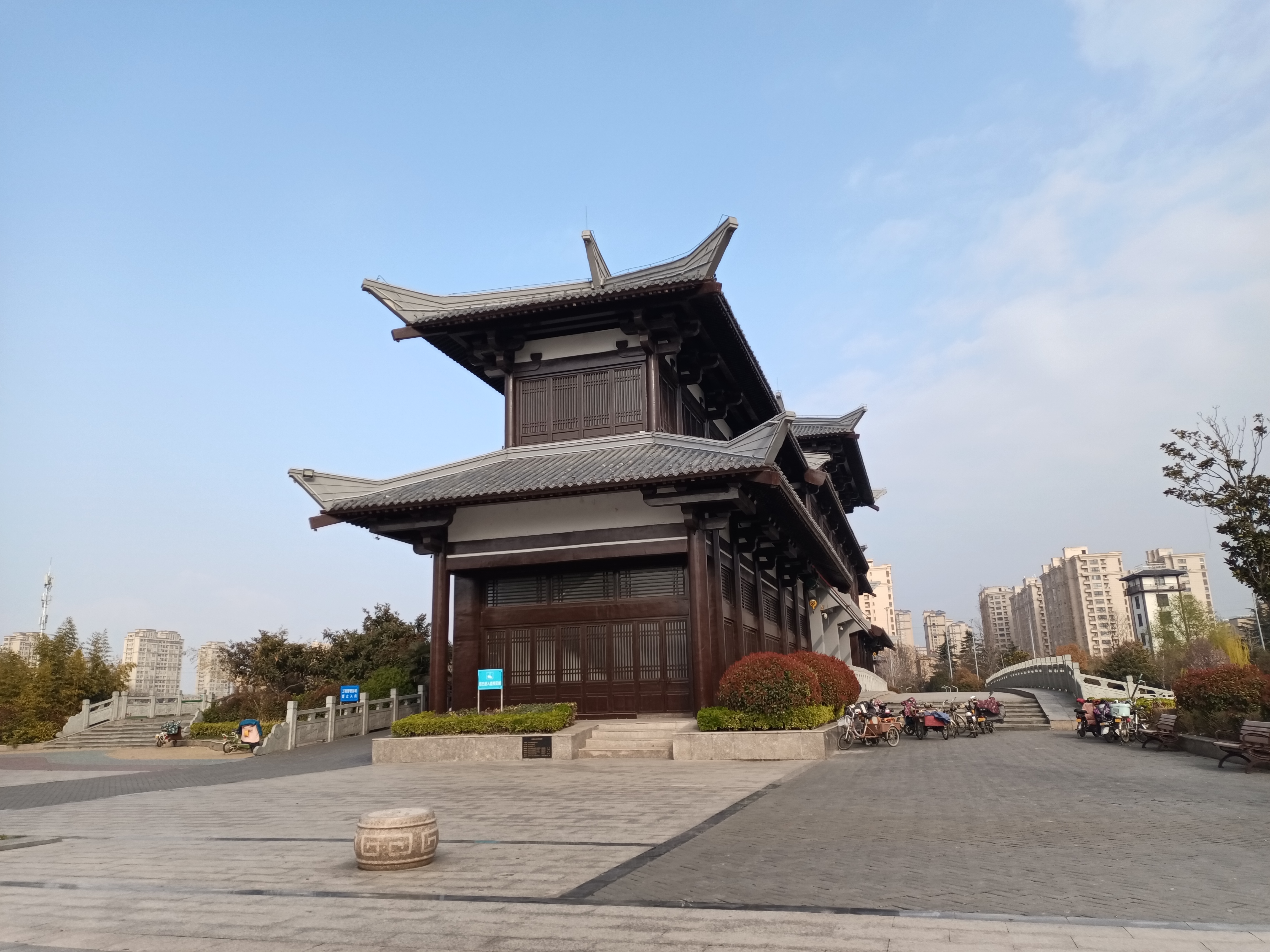 春暖花开正当时，丰县河滨公园成了很多丰县人的休闲胜地