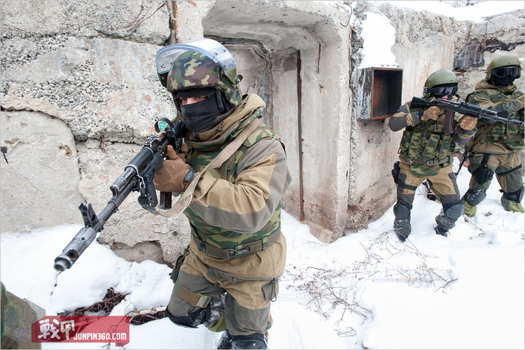 毛熊战袍,毛熊战服