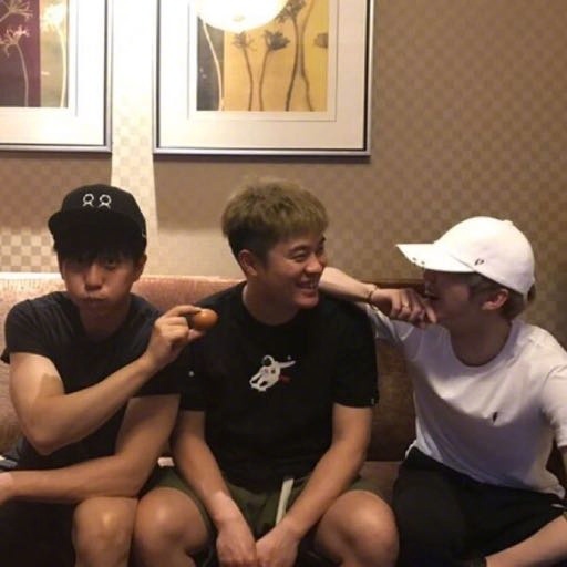 邓超鹿晗情侣装,邓超鹿晗篮球场合照