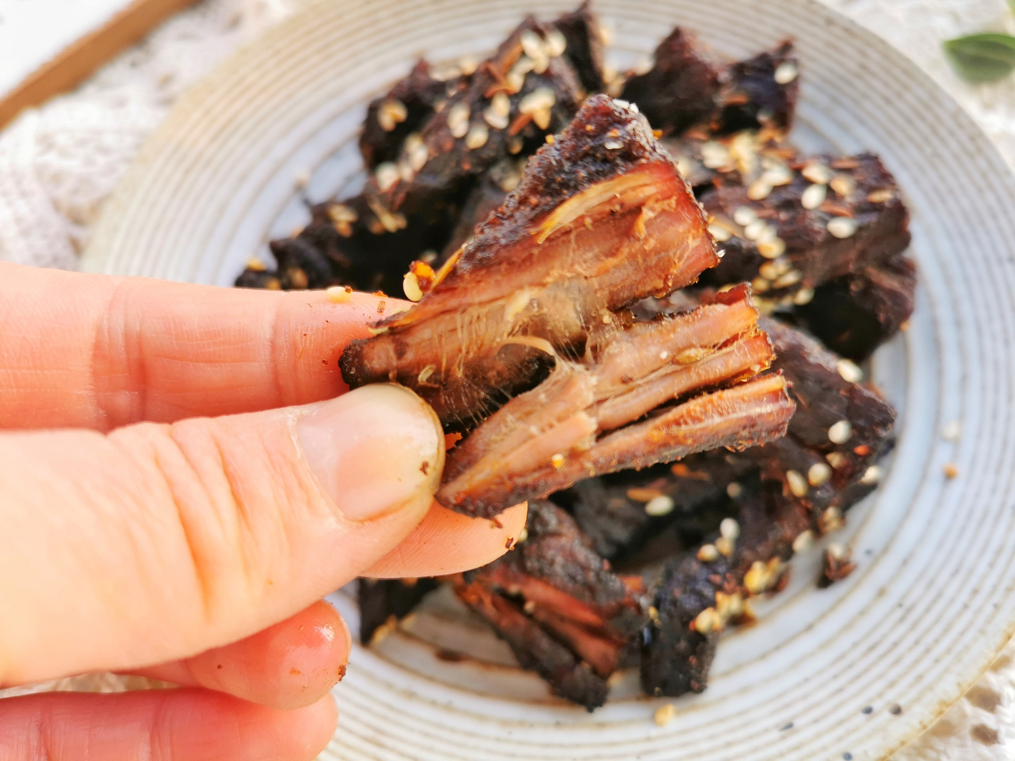 牛肉干除了做零食还可以怎么吃,在家自制牛肉干零食