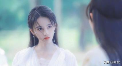 鞠婧祎18岁到40岁的颜值变化,鞠婧祎高中成绩好吗