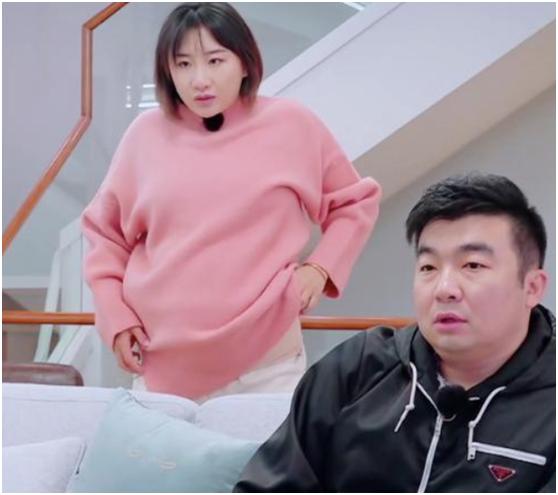 身怀六甲不容易！奥运冠军孕期锻炼扭到腰，制片人老公一旁显冷落