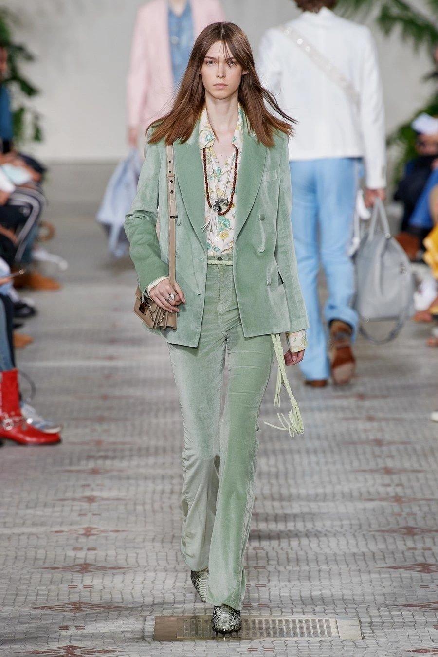 春季穿搭必备神裤,四季百搭小白裤穿搭起来太好看了