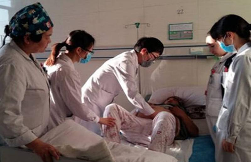 剖腹产后产妇开奶手法,产后开奶是冷敷还是热敷