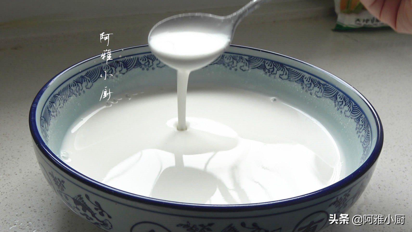 大米凉皮自己做的最简单的方法,大米凉皮电饼铛制作方法家庭版