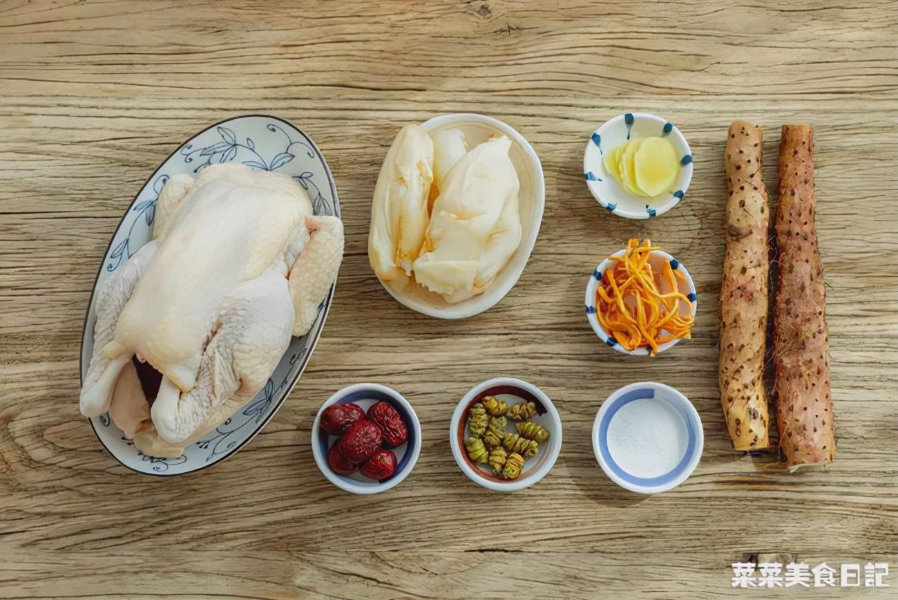 奶奶炖的鸡汤,老奶奶做的清炖鸡汤