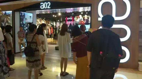 女人逛街必备神器,女人逛街购物可以治愈一切