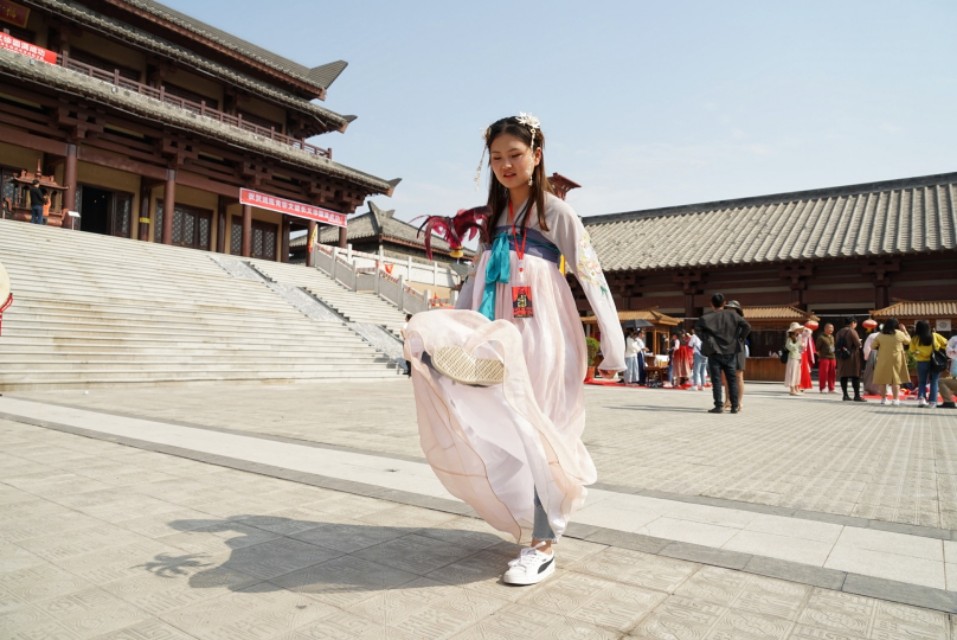 西安穿汉服拍外景的地方推荐,来西安穿汉服看演绎