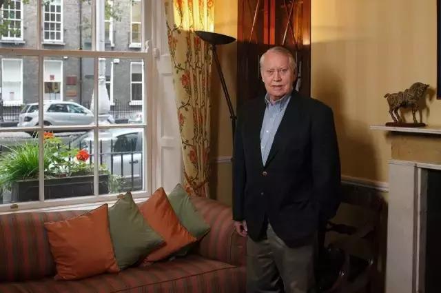 戴15元手表,租一居室,秘密捐出560亿,他真正活出了上帝的模样